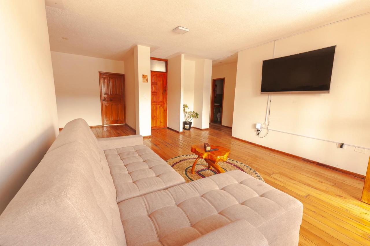 Los Ponchos Inn Apartasuite اوتابالو المظهر الخارجي الصورة