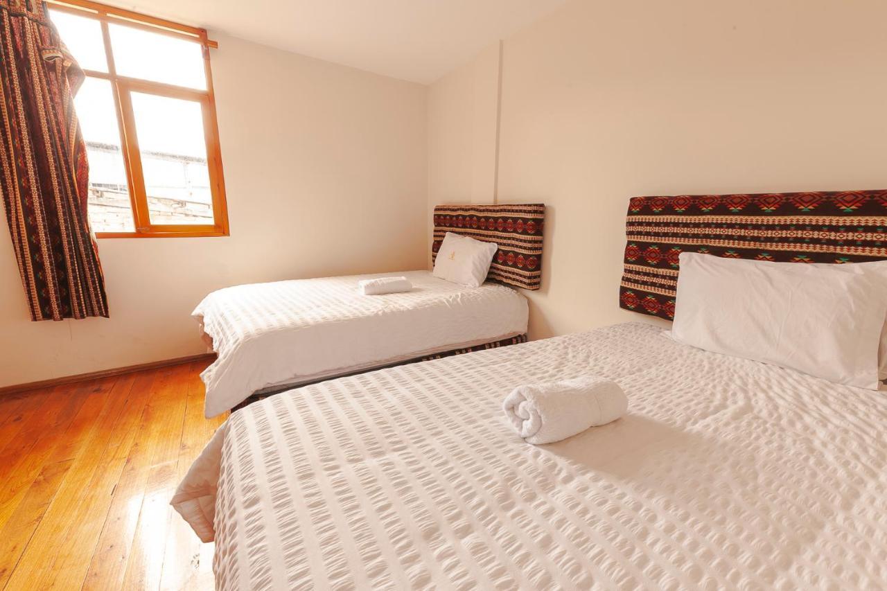 Los Ponchos Inn Apartasuite اوتابالو المظهر الخارجي الصورة